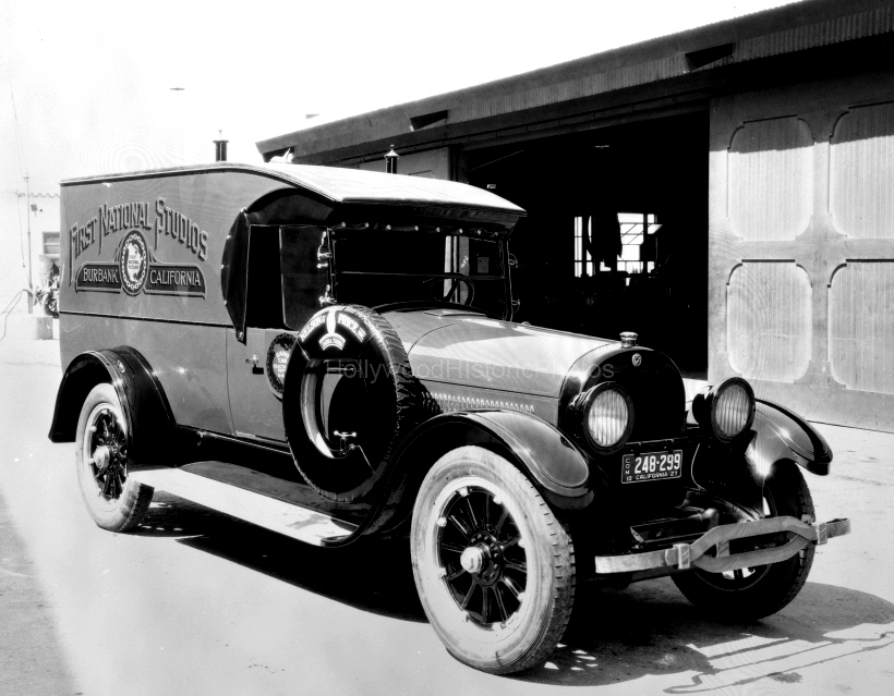 Burbank 1927 First National Sound Truck wm.jpg